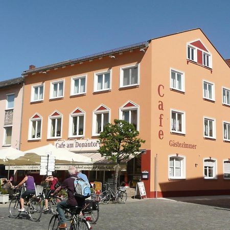 Отель Cafe Am Donautor Кельхайм Экстерьер фото