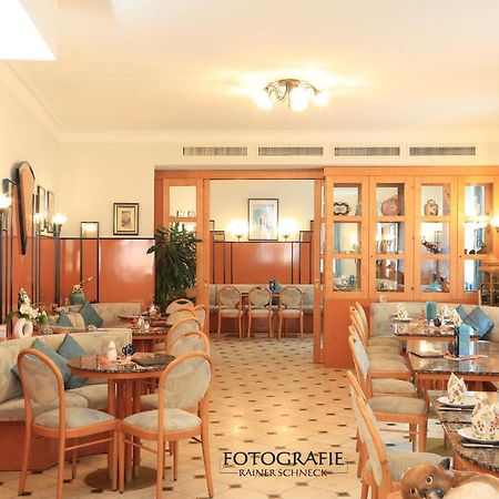 Отель Cafe Am Donautor Кельхайм Экстерьер фото