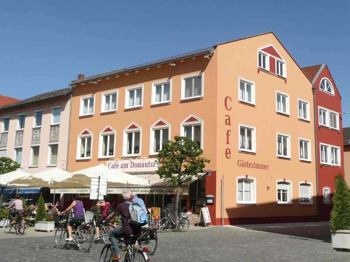 Отель Cafe Am Donautor Кельхайм Экстерьер фото